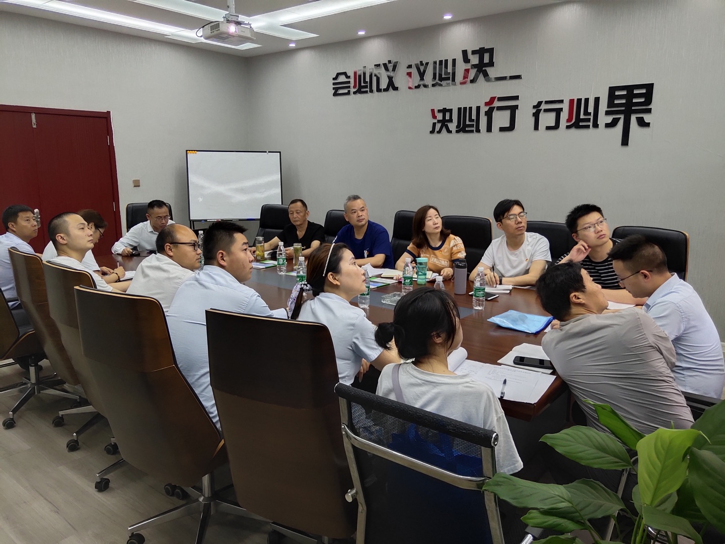 含山縣科技局領導來公司黨支部講黨史上黨課